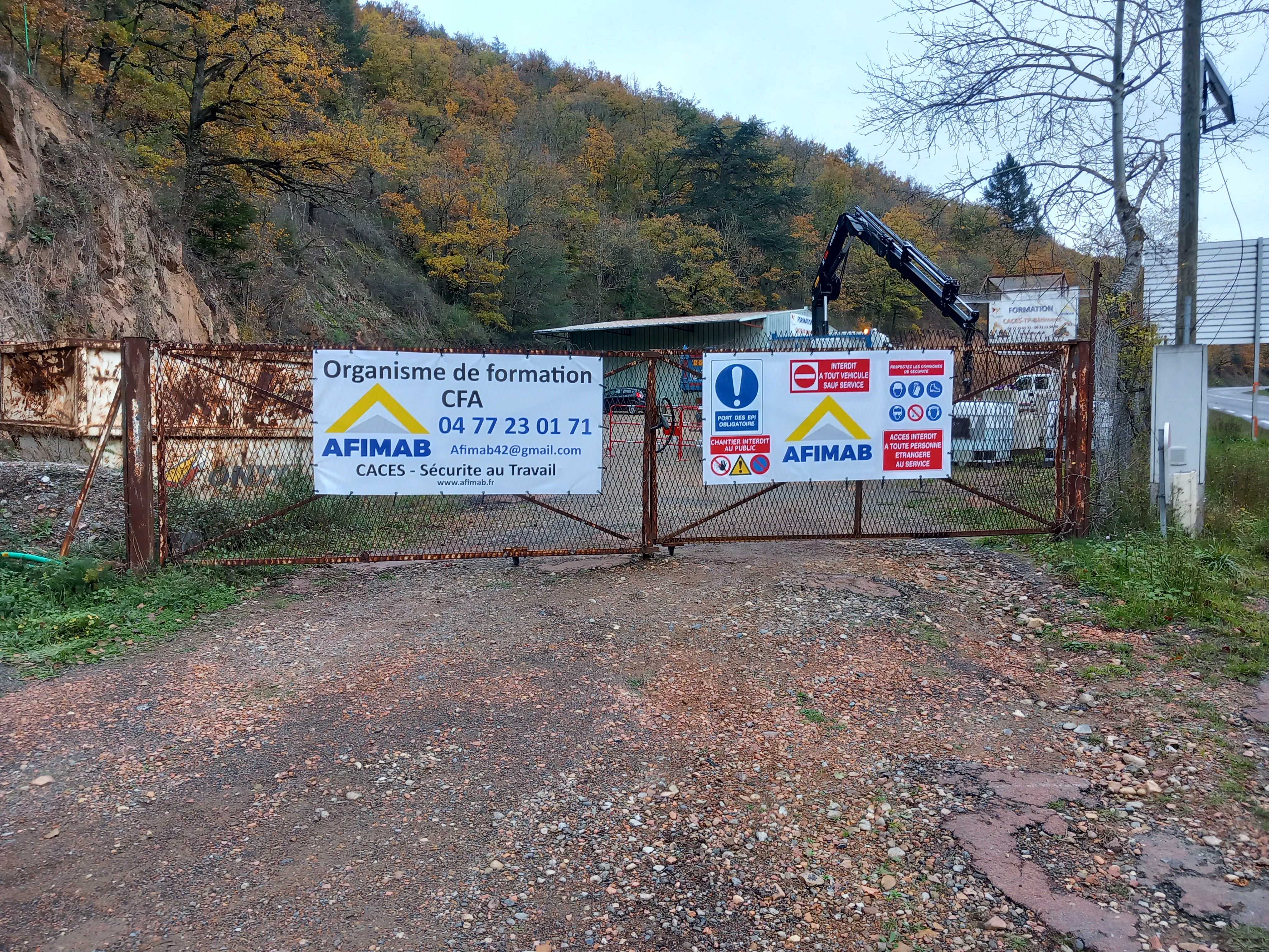 Entrée des locaux de riorges